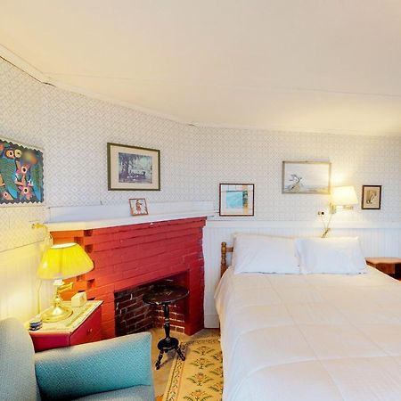 Andrews Point Ocean Home ロックポート エクステリア 写真