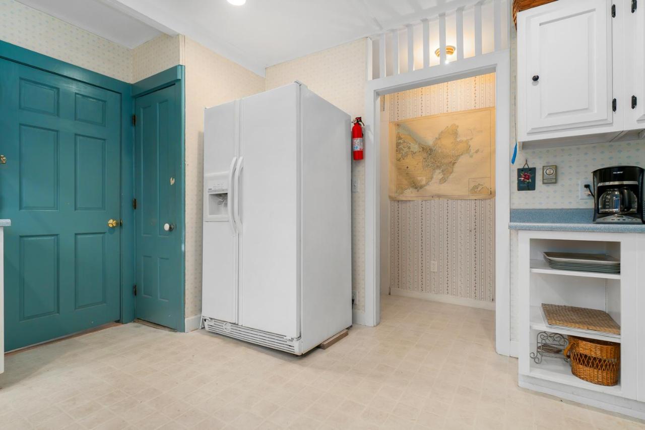 Andrews Point Ocean Home ロックポート エクステリア 写真