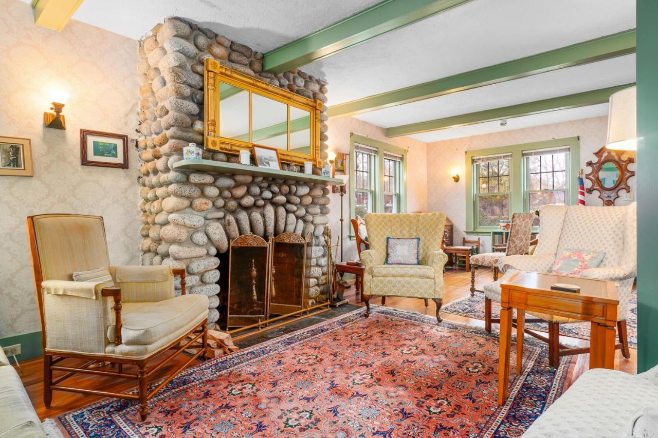 Andrews Point Ocean Home ロックポート エクステリア 写真
