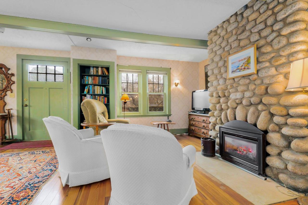 Andrews Point Ocean Home ロックポート エクステリア 写真