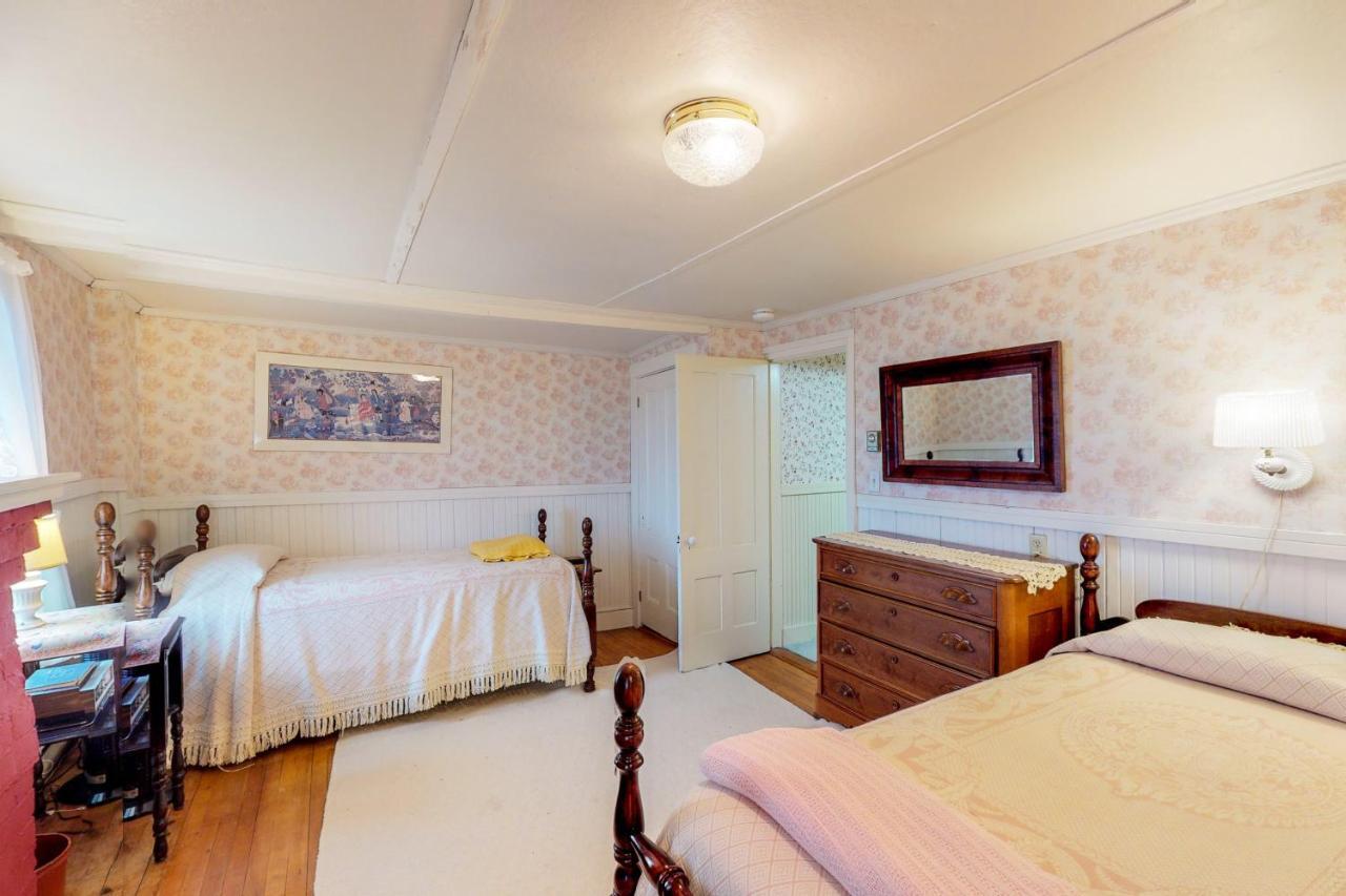 Andrews Point Ocean Home ロックポート エクステリア 写真