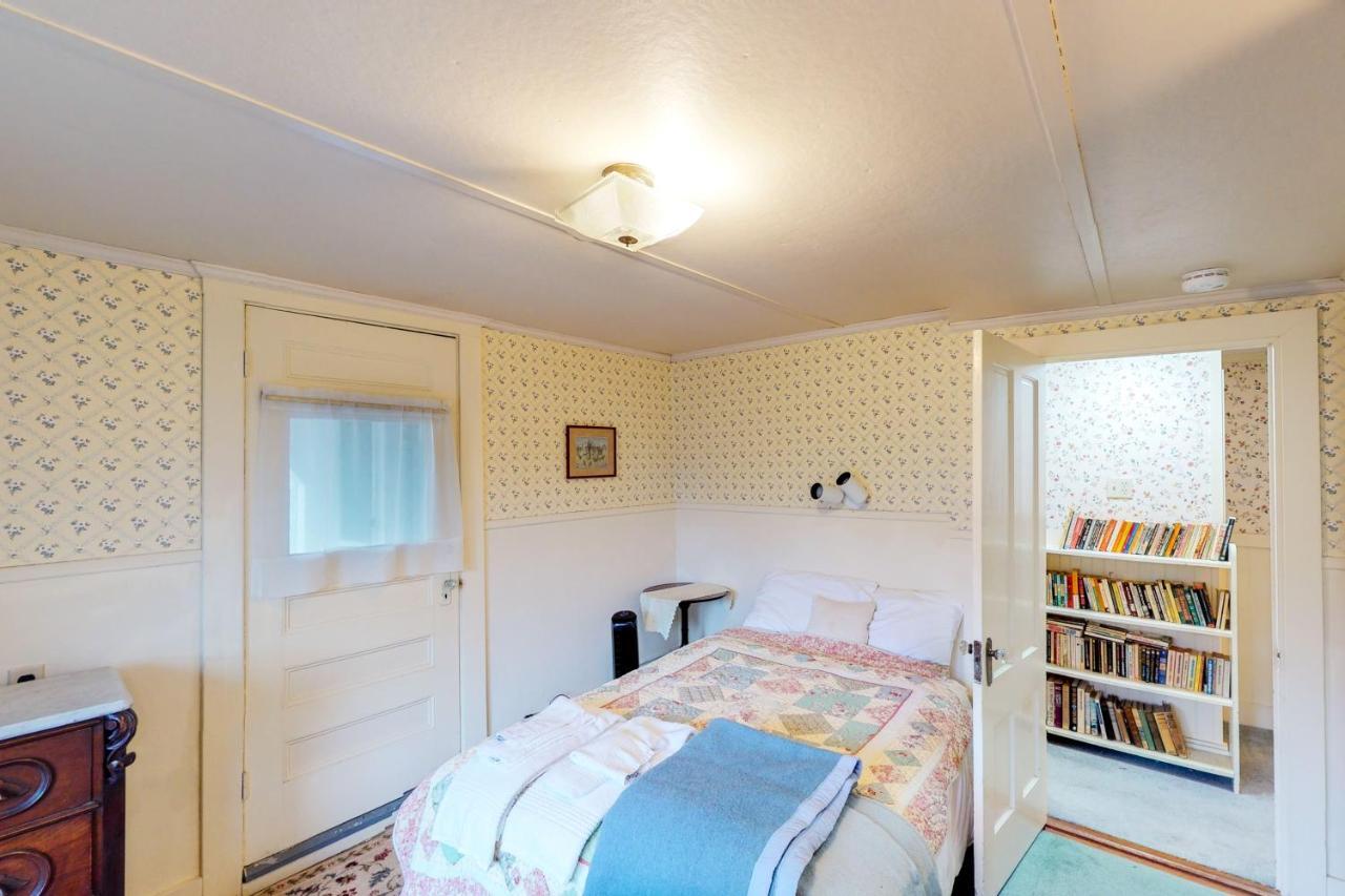 Andrews Point Ocean Home ロックポート エクステリア 写真