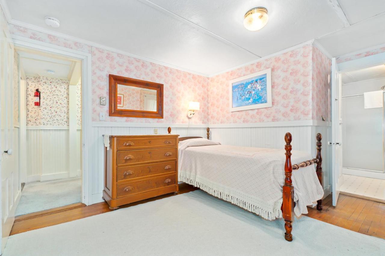 Andrews Point Ocean Home ロックポート エクステリア 写真