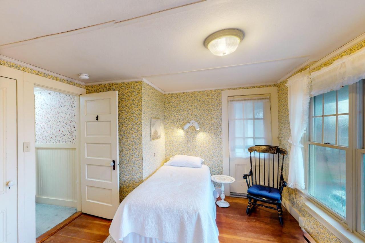 Andrews Point Ocean Home ロックポート エクステリア 写真