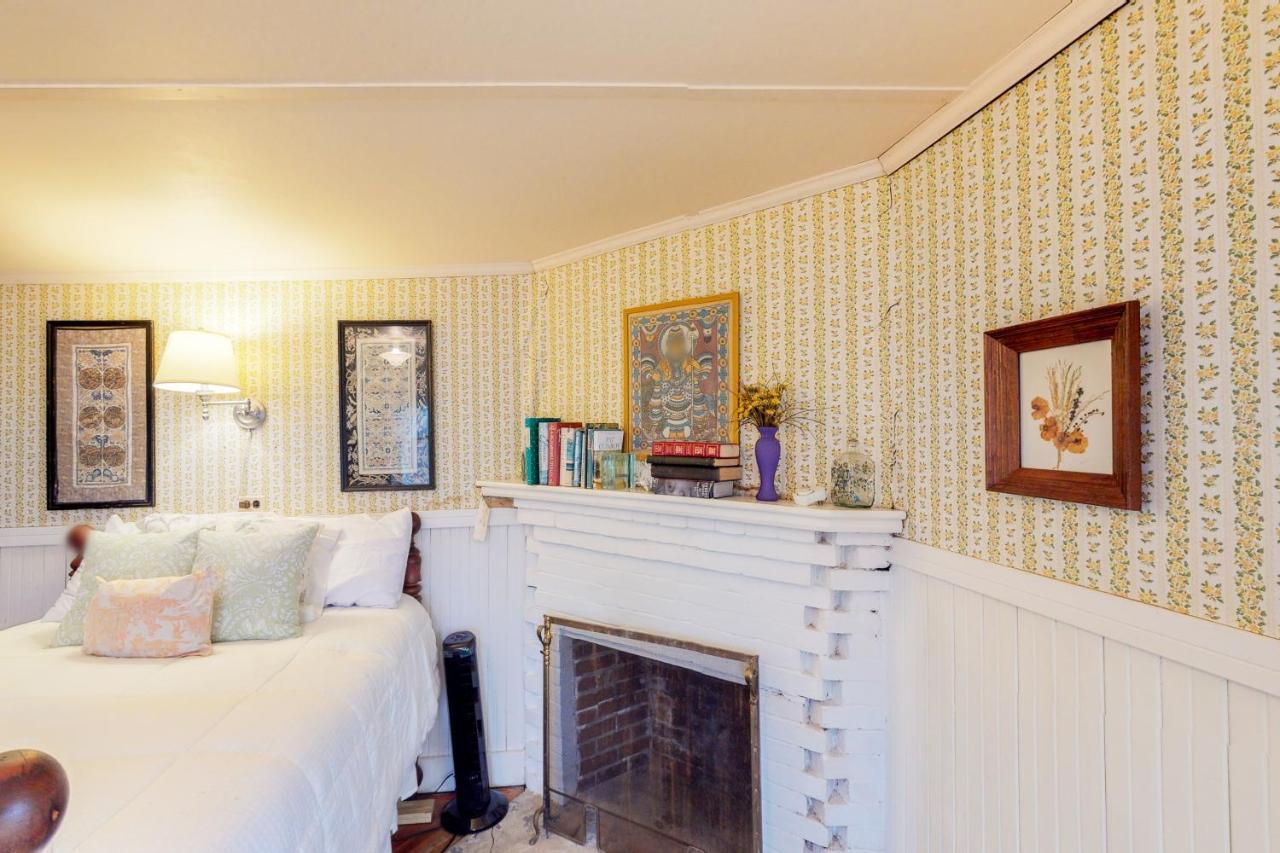 Andrews Point Ocean Home ロックポート エクステリア 写真