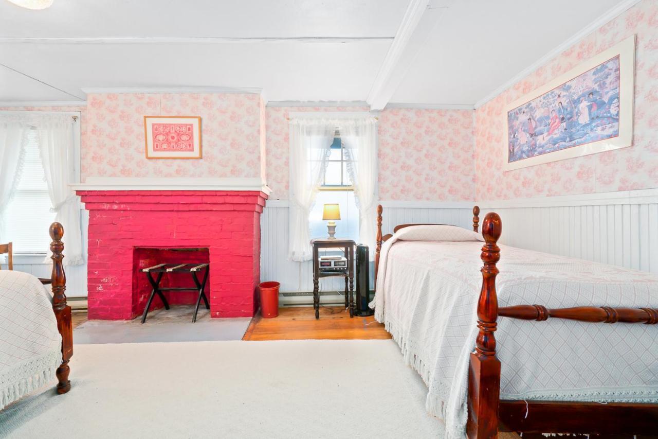 Andrews Point Ocean Home ロックポート エクステリア 写真