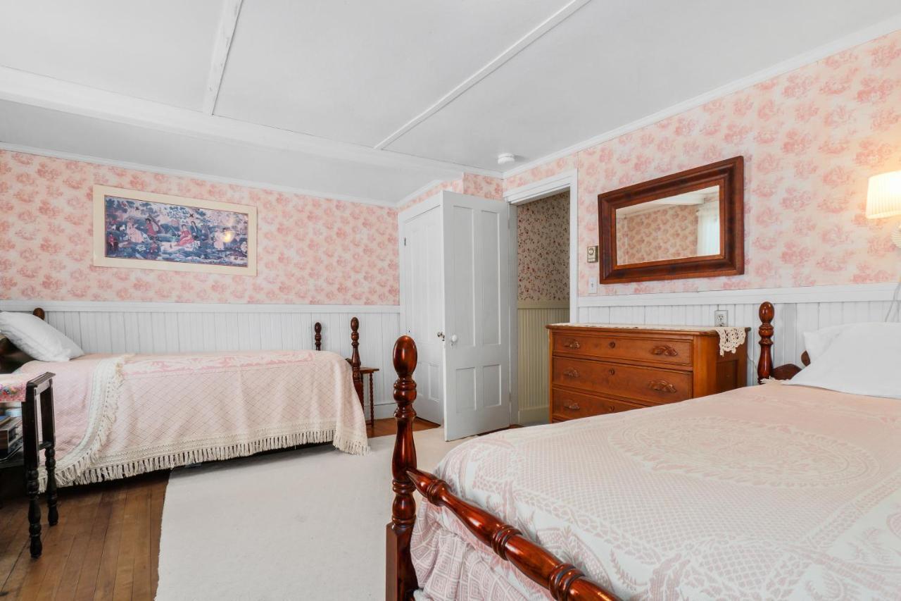 Andrews Point Ocean Home ロックポート エクステリア 写真